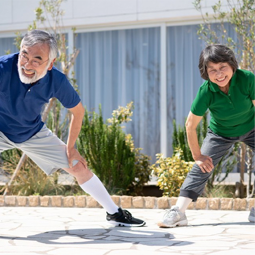 運動する夫婦